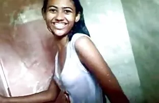 चार्ली शावेज डिक चूसने उसके घुटनों इंग्लिश सेक्सी मूवी वीडियो पर है