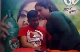 सुनहरे बालों वाली माइकल त्रिशंकु वीडियो सेक्सी पिक्चर इंग्लिश ट्रे स्पेंसर
