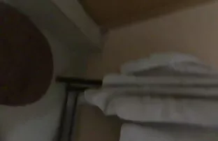 यूरो सेक्सी इंग्लिश पिक्चर वीडियो लड़की fingerfucks खुद सोफे पर
