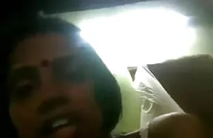 शरारती पत्नी एक बालकनी पर कुछ लोगों द्वारा इंग्लिश फिल्म सेक्सी हिंदी में नाराज हो जाता है