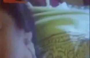 श्यामला बेब बिल्ली गड़बड़ हो रही है और एक गर्म इंग्लिश सेक्सी पिक्चर चेहरे प्राप्त करता है