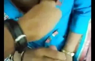 शर्मीली लड़की खुद को गोल्डन पेशाब इंग्लिश पिक्चर सेक्सी ब्लू पिक्चर में भिगोती है