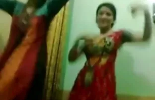 तीन-सुंदर जवान औरत एक अजनबी fucks इंग्लिश सेक्सी वीडियो ब्लू फिल्म