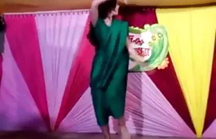 डैडी मालिश द्वारा अपने युवा, सींग का बना हुआ हंक इंग्लिश सेक्सी पिक्चर हिंदी में