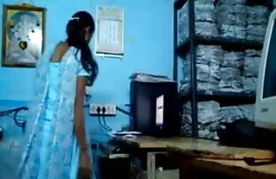 बेब दूधिया इंग्लिश सेक्सी बीपी पिक्चर स्तन के साथ खुद को उसके खिलौना के साथ