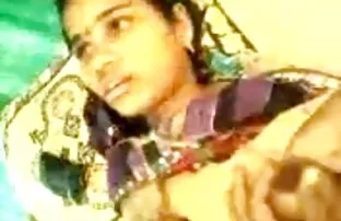 चक अपने प्रेमी इंग्लिश फिल्म सेक्सी हिंदी के लिए अपने उपकरण बाहर खींचती है