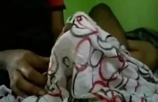 एक मोटी मुर्गा के ब्लू पिक्चर इंग्लिश सेक्सी साथ अपने हाथ बंधे
